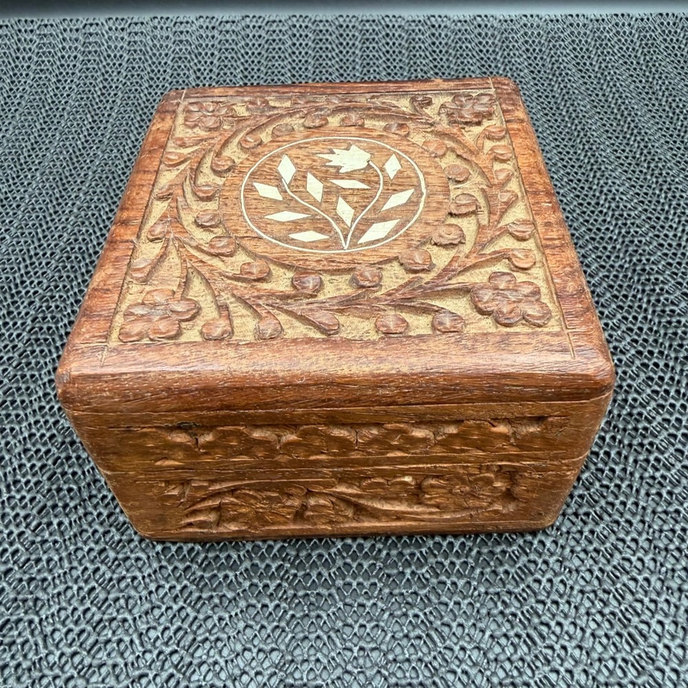 Hand Carved Wooden Trinket Box Floral Inlay Hinged Jewelry Keepsake Box 4x4